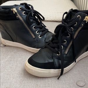 Women’s wedge sneaker